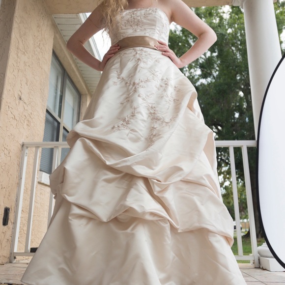 Oleg Cassini Collection Designer Wedding Dress - Picture 2 of 8